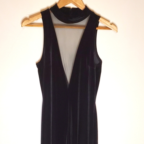 Black Velvet 80s Sleeveless Halter Dress with Low-Cut Mesh Front Chest - Picture 7 of 15